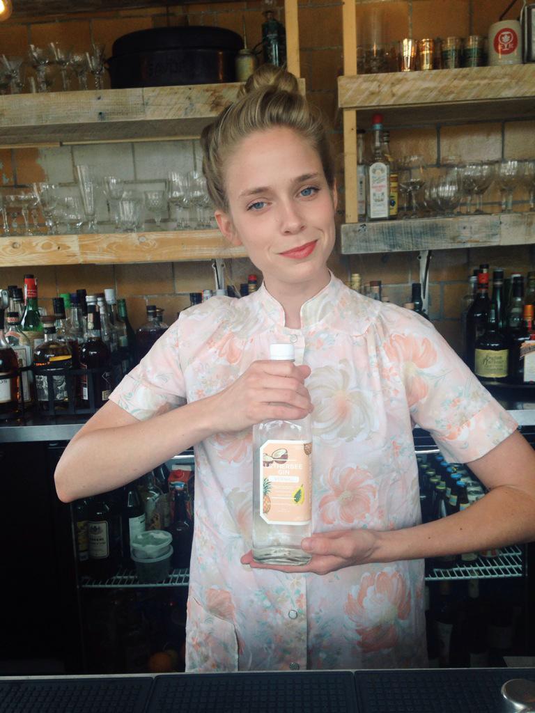 oliostl's tweet photo. @LETHERBEE your vernal gin is finding a very nice home here in STL. Just making new friends and fitting. http://t.co/DU0sMX1Yjb