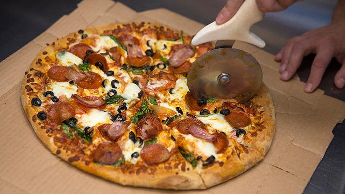 RT_com's tweet photo. Pizza maker feeds cops with synthetic marijuana: ‘They told me to put whatever I wanted on it’ http://t.co/8Qo2fBIpCF http://t.co/TJ7WLijrMc