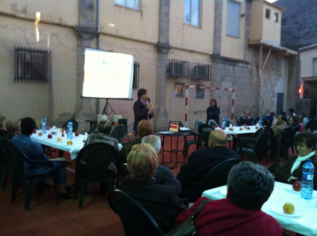ValenciaCaritas's tweet photo. Rt"@mjosejover: Cena del Hambre en Semana Caritas de Cocentaina con Aurora Aranda a favor de Nepal @ValenciaCaritas http://t.co/wAKXCysygp
