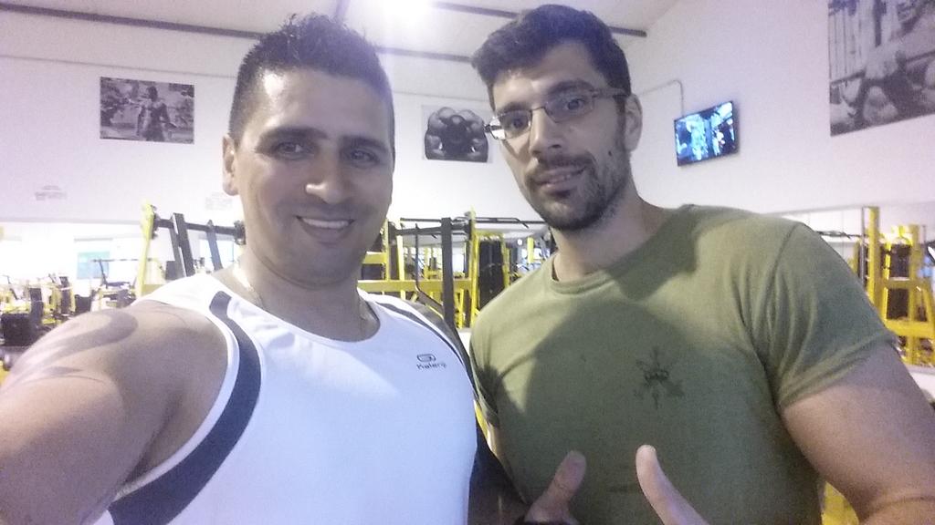 YuriUnico's tweet photo. Terminando ésta semana de @GymTorreumbria Con @davidpunta ...!! Muy buen fin de para todos 🙋. http://t.co/OHtdzUyEKv