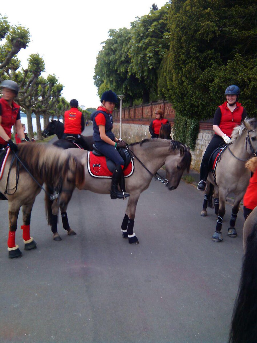 Kurze Besprechung und warm machen vor dem Auftritt.