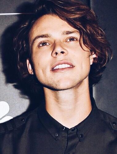 folkloreamir's tweet photo. And suddenly, he saved me. #WeSupportAsh http://t.co/biRXQideyN
