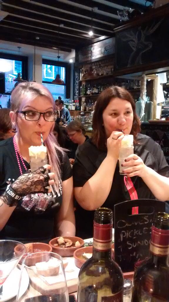 Needkraken's tweet photo. Henfest fun times :) @DollyRotten http://t.co/FQjq0q6bZZ
