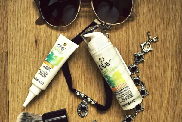 FreshEffects's tweet photo. .@tesschristine just can't get enough of #FreshEffects goodies. One non-stop flight to #ClearSkinFTW, please! πβοΈπ¬π§ http://t.co/A9MKvst988