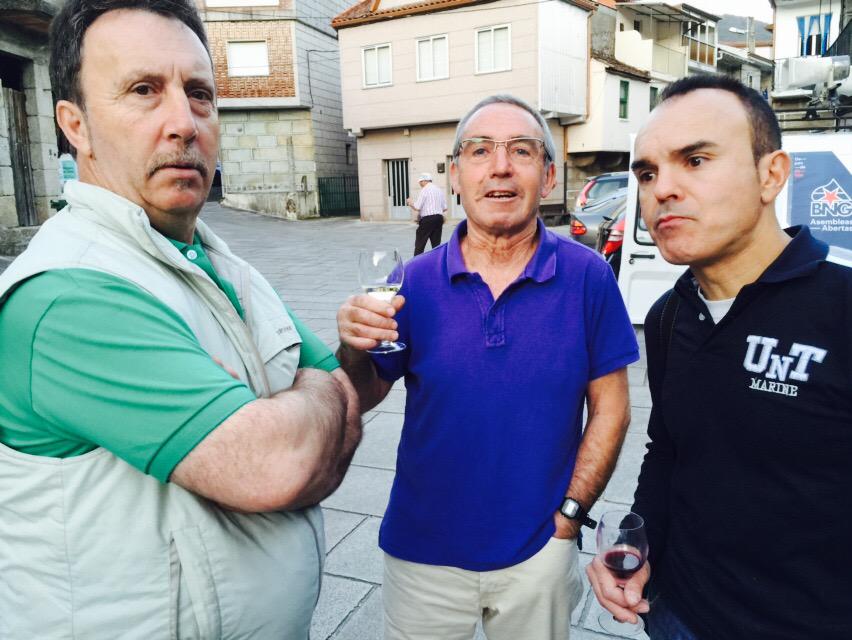 Moncho_Foto's tweet photo. Rematando a festa do BNG en Francelos. #Elecciones24M  #ourenseencomun  @toxodoribeiro  @BieitoConde  @bieitorubido http://t.co/9NMDTenfep