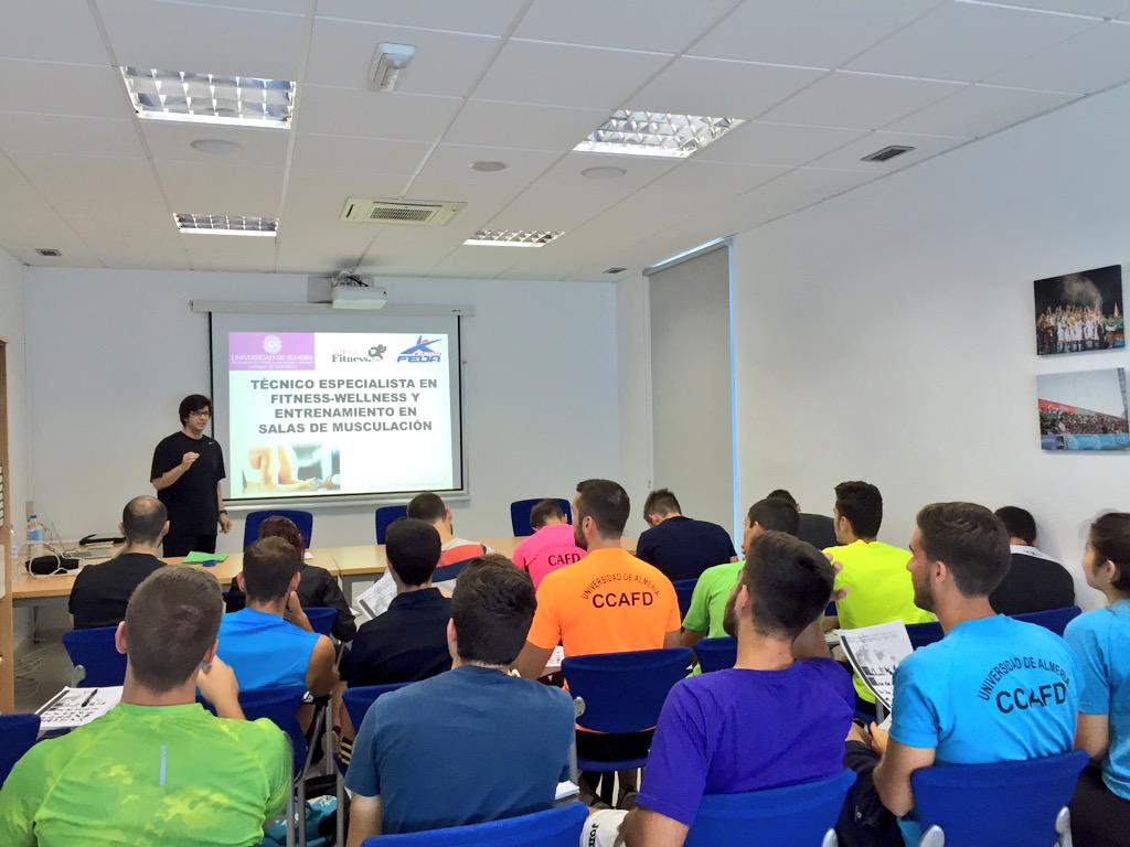 josemuyor's tweet photo. Curso de Técnicos de Fitness/Wellness de @FEDAAlmeria en @ualdeportes Ento. Fuerza, electroestimulación, teoría... http://t.co/i0TVjOQ6ZV