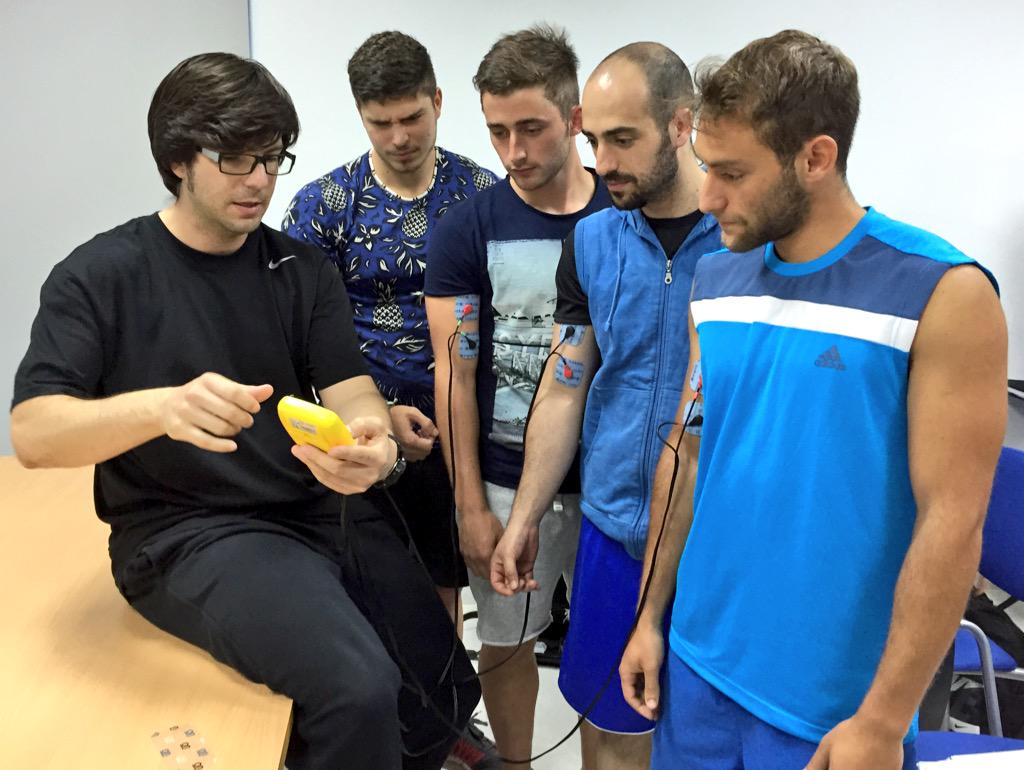 josemuyor's tweet photo. Curso de Técnicos de Fitness/Wellness de @FEDAAlmeria en @ualdeportes Ento. Fuerza, electroestimulación, teoría... http://t.co/i0TVjOQ6ZV