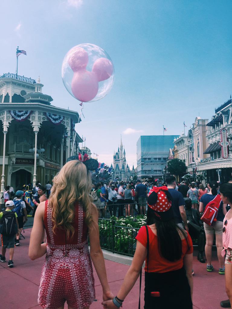PeytonList's tweet photo. Making memories http://t.co/Reg9gIyqRZ