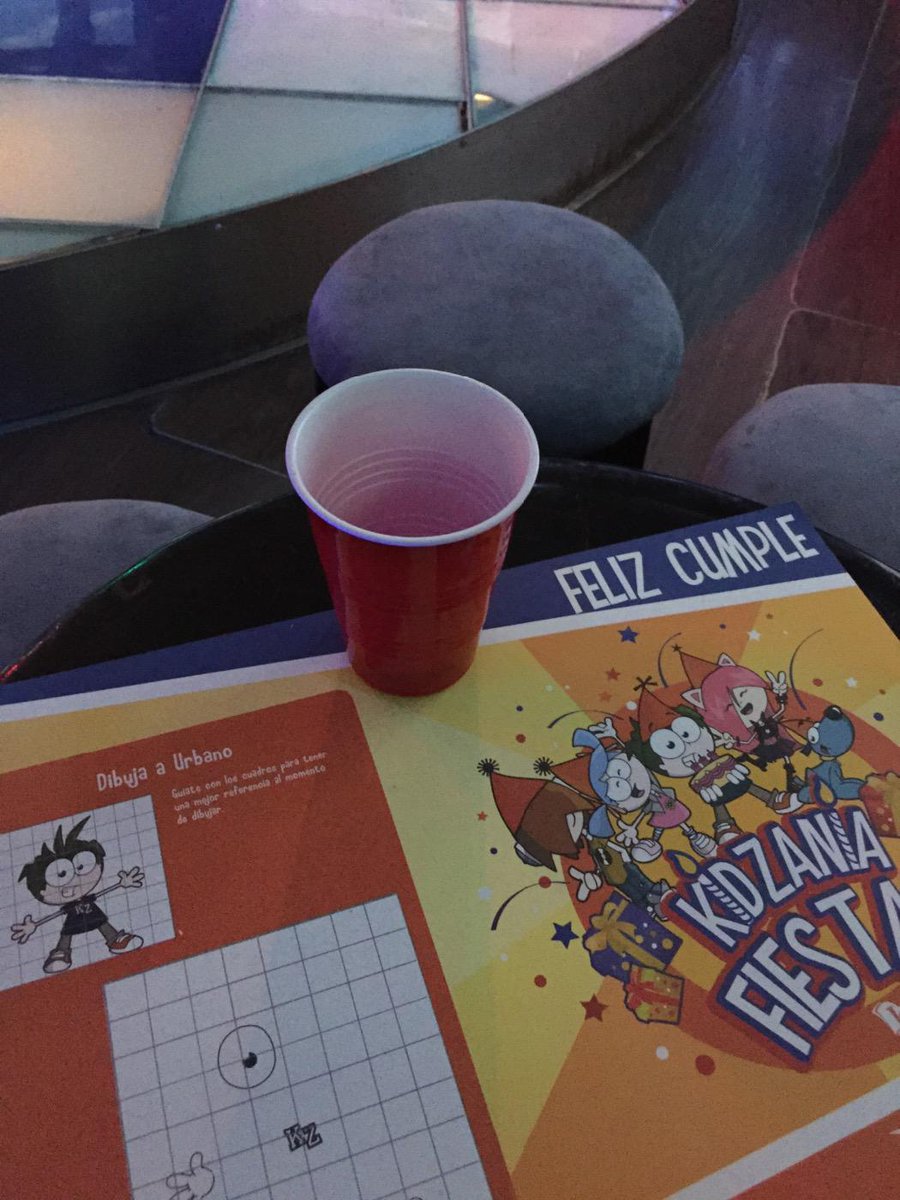 lasmanadas's tweet photo. @ferandradec @KidZania #kizania aun mas increible q te den un vaso y te digan q si quieres agua pases al baño 😡😡😡 http://t.co/prt9J4yZow
