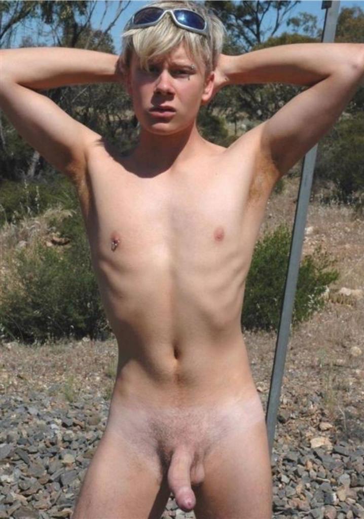 TopModels4U's tweet photo. Did he slam his dick in a door? http://t.co/kODWhtU8qW