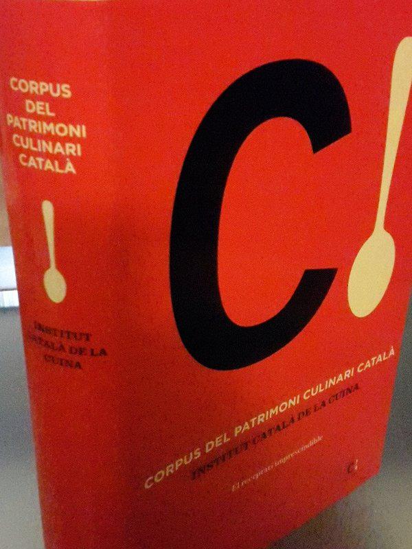 EduardAgell's tweet photo. Ja el tinc!! De ben segur hi ha molt per aprendre, llibre de Mestres. Mai millor dit!! #patrimoni #cuinacatalana http://t.co/2nh0Z0MWbF