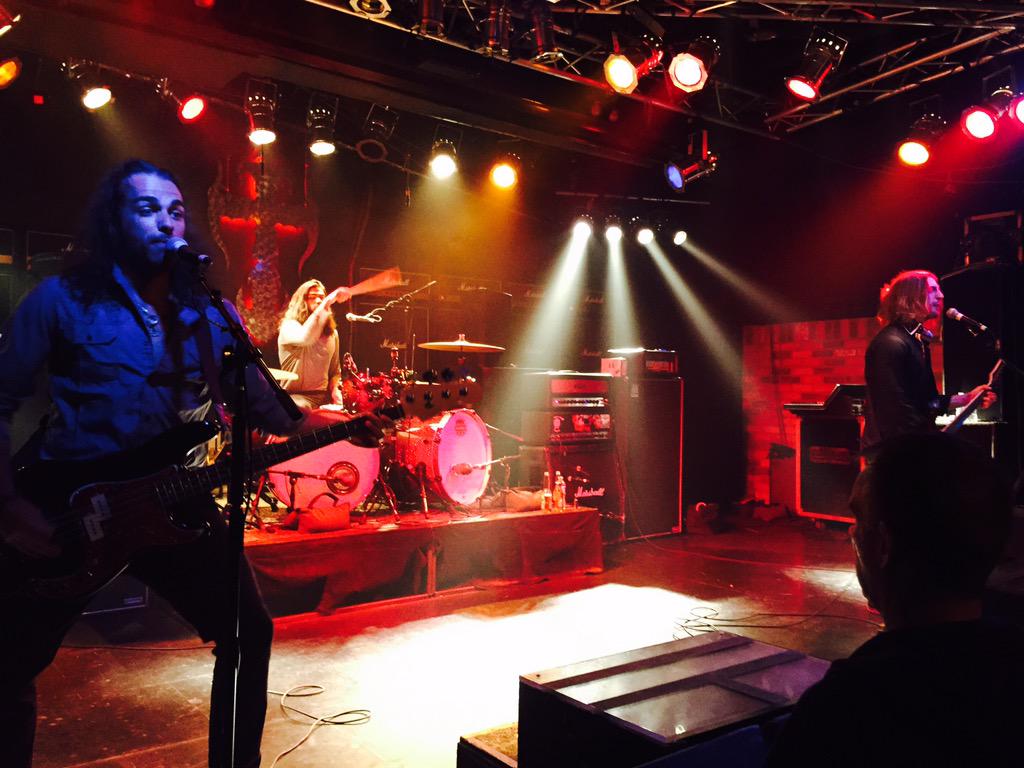 VelvetBlackBand's tweet photo. Tonight @TheWhiskyAGoGo #GuiltyAsSinTour #LetsDoThis #Hollywood @OldJamesBand @girlschool78 @CrucifiedBarbar http://t.co/gVc9YlpfmI