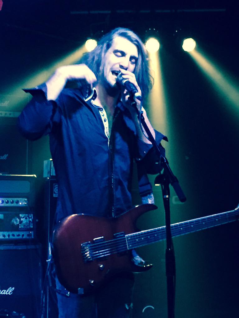 VelvetBlackBand's tweet photo. Tonight @TheWhiskyAGoGo #GuiltyAsSinTour #LetsDoThis #Hollywood @OldJamesBand @girlschool78 @CrucifiedBarbar http://t.co/gVc9YlpfmI