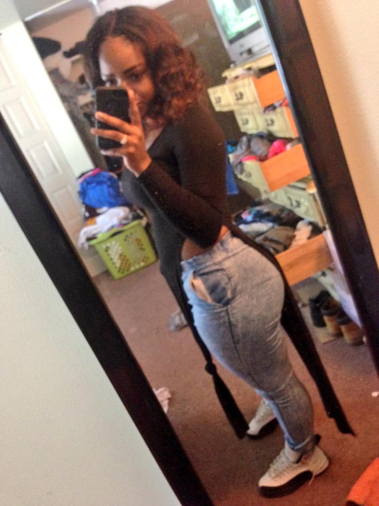queensirah's tweet photo. Excuse my room 😊😘 http://t.co/ASDLz8Ol0L