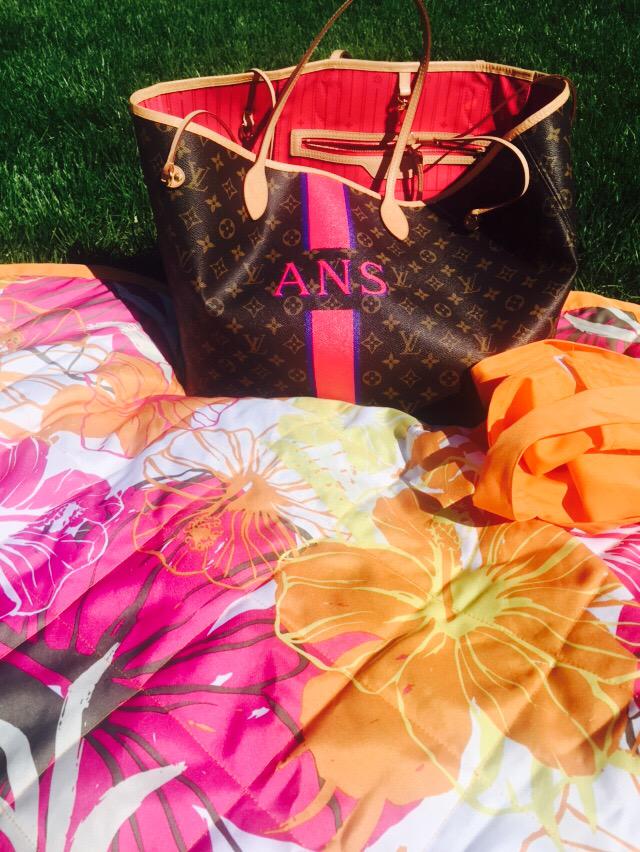 AmberShelbySoto's tweet image. Yes, today was the perfect day for a picnic. Sun, friends, &amp;amp; lots of laughs. #LouisVuitton #MonMonogram #lisle #SAHM