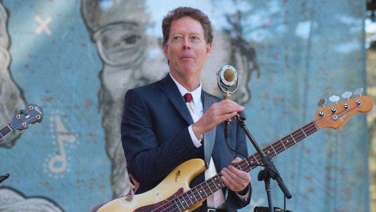 jimmylesliegtr's tweet photo. My interview for @bassplayernow w #hotrize bassist and @eTownHall host #nickforster is here
http://t.co/B1e4S2lSYe http://t.co/fF2Ee5OxdL