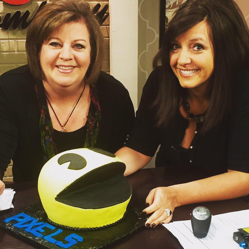TAKEFIVEANDCO's tweet photo. Happy 35th Birthday Pac-Man!! Thanks to Sara's Sweets for this AMAZING 3D cake to celebrate! 😊 http://t.co/LrtQjiSZaA