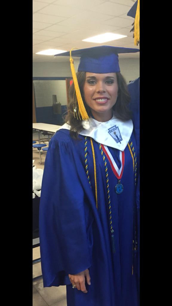 Merle38829's tweet photo. We loved getting to get these grads ready!🎓💙💛 http://t.co/Kcf8esUApe
