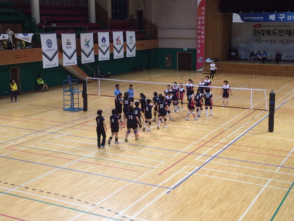 jeongeupnews's tweet image. 열기가 후끈!
배구 여성부 경기가 현재 #국민체육센터 에서 열리고 있는데 박진감~