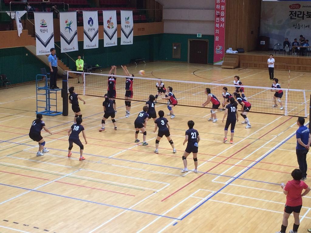 jeongeupnews's tweet image. 열기가 후끈!
배구 여성부 경기가 현재 #국민체육센터 에서 열리고 있는데 박진감~