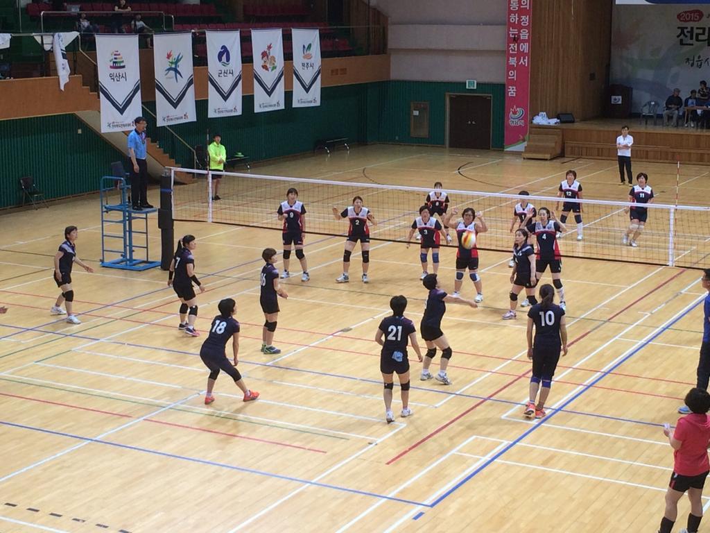 jeongeupnews's tweet image. 열기가 후끈!
배구 여성부 경기가 현재 #국민체육센터 에서 열리고 있는데 박진감~