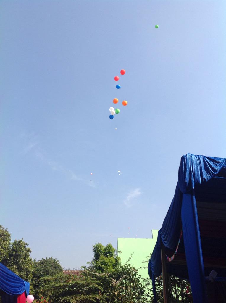 Since7th's tweet image. Ini dia balon balon yang berterbangan perwakilan dari kelas sebagai wujud harapan SMA 59&amp;amp;siswa-siswi! Aamiin