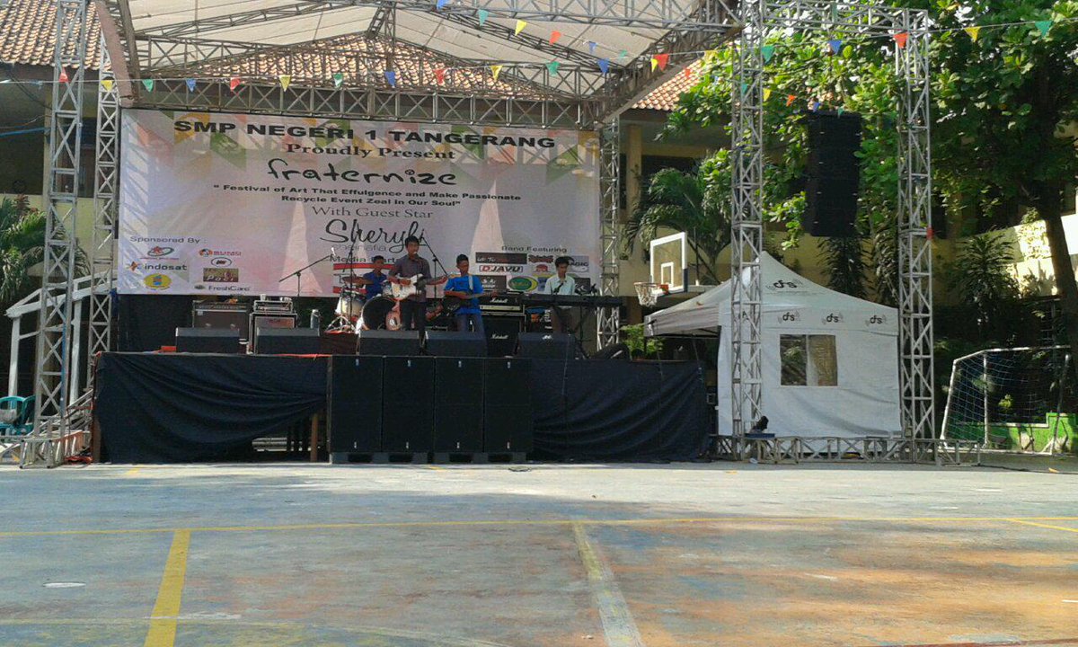 FRATERNIZE15's tweet photo. Gandaf Band!!! http://t.co/Lm8q4wqMxY
