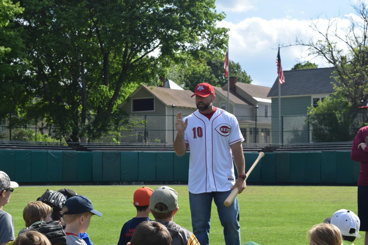 Earlier today, #Reds alum <a href="/EddieTaubensee/">Eddie Taubensee</a> participated in the <a href="/BaseballHall/">National Baseball Hall of Fame and Museum ⚾</a> Clinic as part of #HOFClassic Weekend.