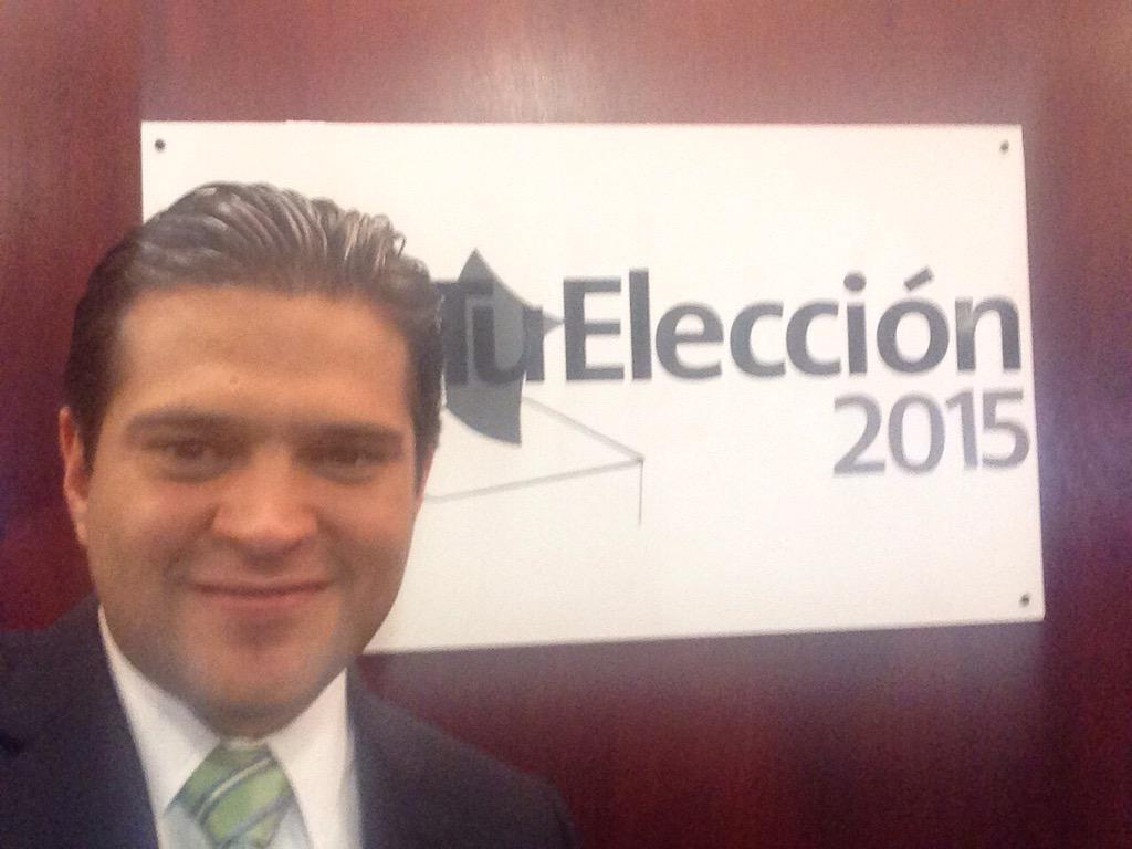 pacocienfuegos's tweet photo. Gracias por su apoyo! Seguimos en el #DebateGpe2015. Gana Guadalupe, ganamos todos! http://t.co/K3Z7p0xNU8
