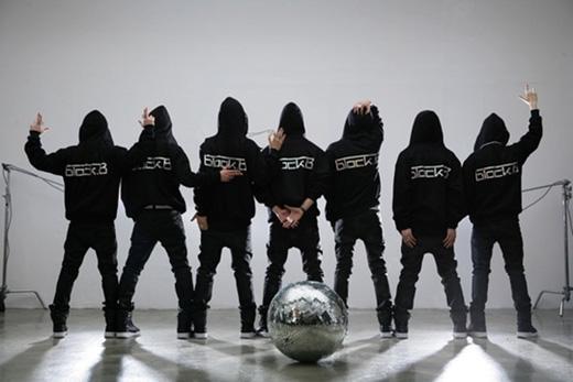 BlockB_united's tweet photo. [#1500DaysOnTheBlock] Backshot of Block B, difference of 1500 days. http://t.co/tfh6JJOyYT