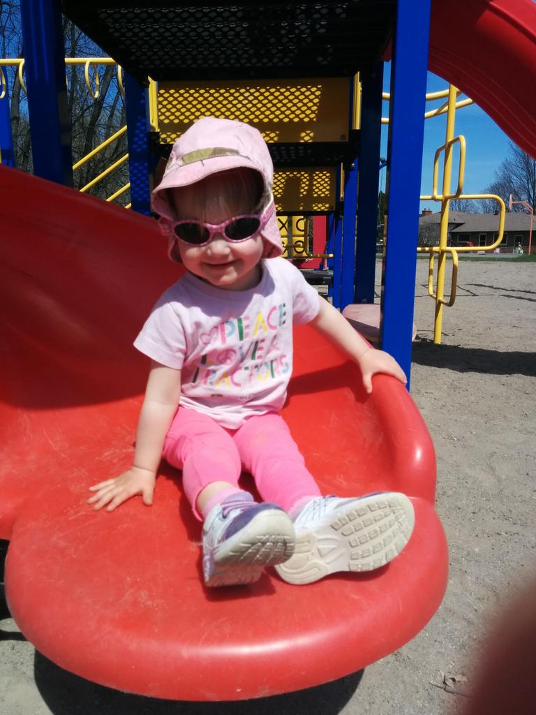 BeckaSchilly's tweet image. #first2spring @ShopprsDrugMart visiting the park