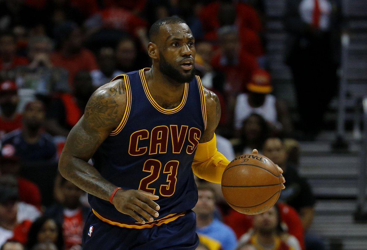 SportsCenter's tweet photo. Cavaliers cruise to 54-49 lead at halftime of Game 2. LeBron James leads team with 17 points and 4 assists. http://t.co/BsqJpUrCmY