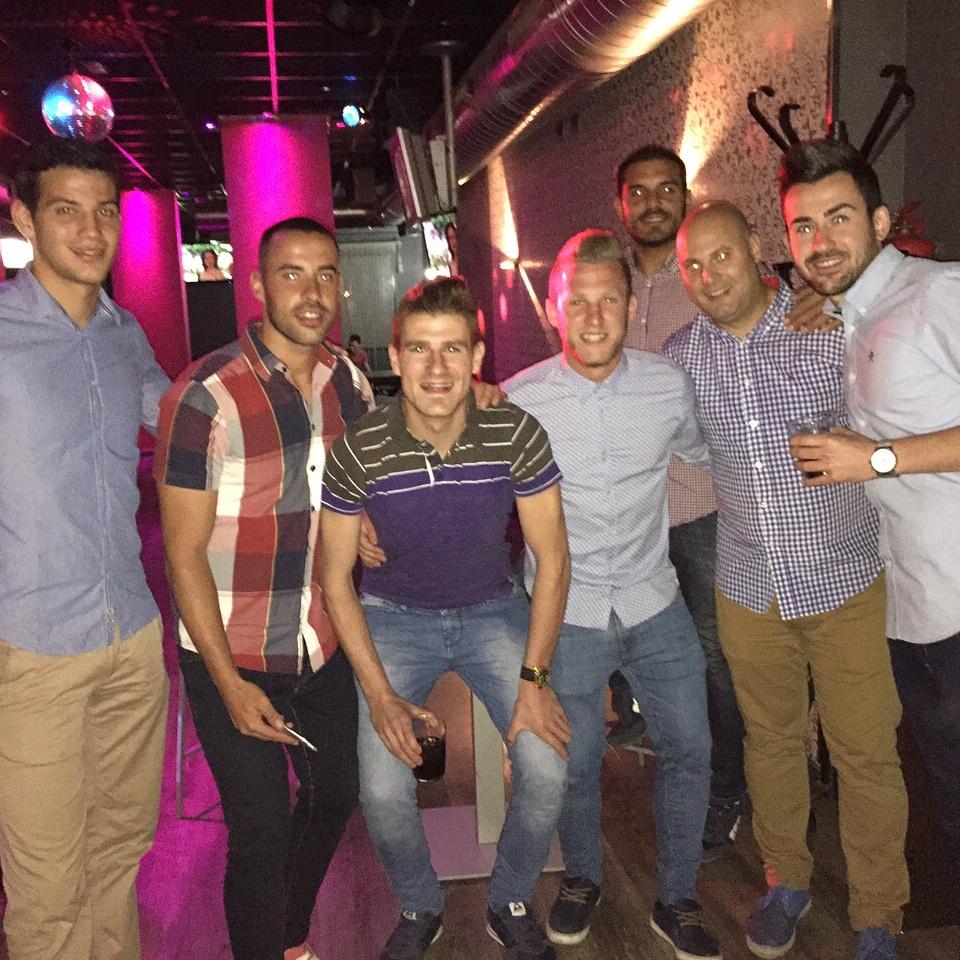 GarciValetin's tweet photo. Cena fin de temporada,la cual a sido un desastre,porque lo que mal empieza,mal acaba,solo queda pedir dusculpas al... http://t.co/hmepEBX5N5