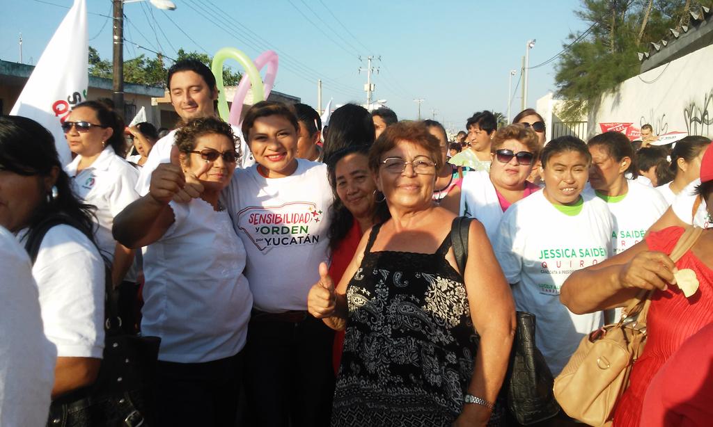 Ynadal's tweet photo. Seguimos caminando las calles junto a nuestra Candidata @JessiSaiden y hoy con la grata compañía de @jc_ramirezmarin http://t.co/nvkhMeL5eU