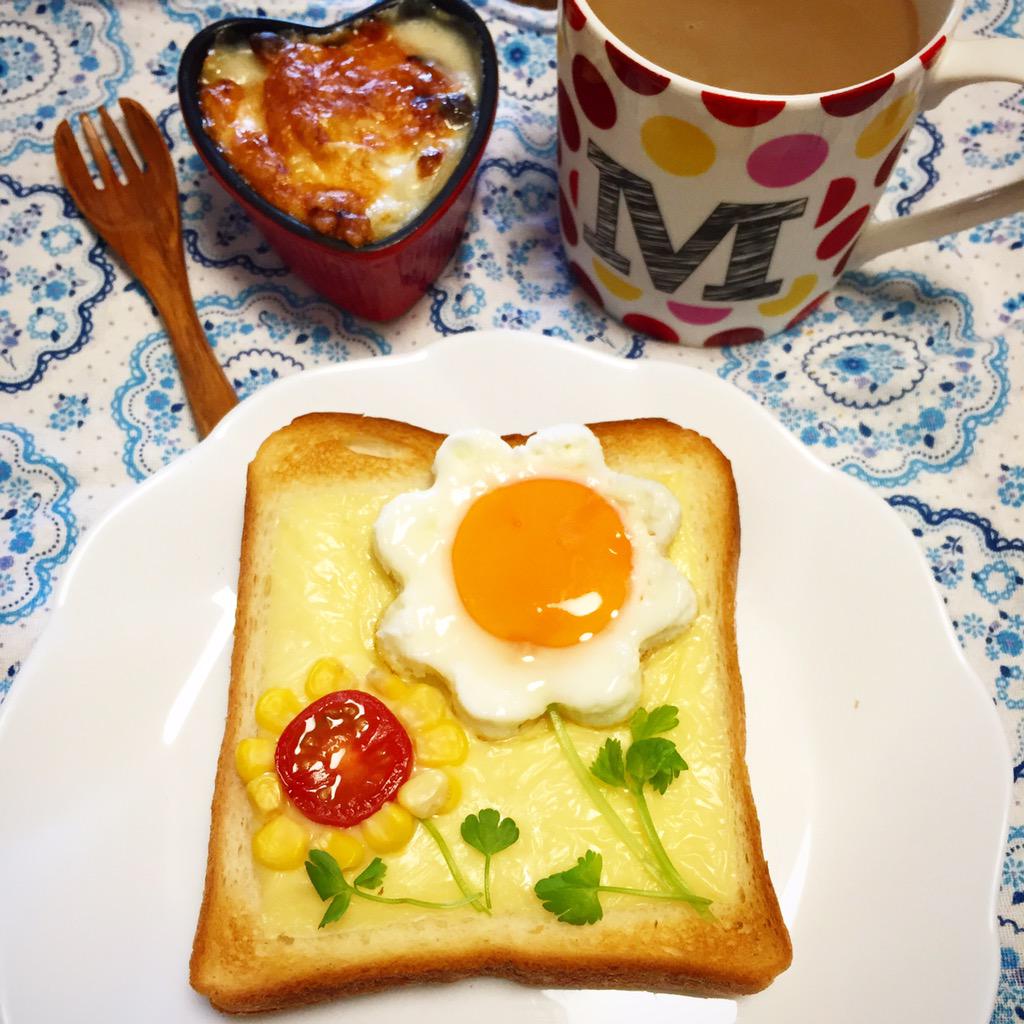 whip_cream_love's tweet photo. むふ💕出来た!やりたかった事♡これ♡ストレス少し解消した‹‹\(^o^ )/››‹‹\( ^)/›› 💕
#Twitter家庭料理部 #お花トースト #花トースト #flowertoast #flowerbread http://t.co/buT56Rk3Bi