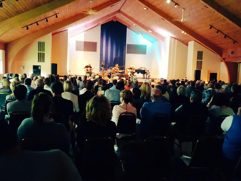 GodBlessUSA05's tweet photo. #AFTER AN #AWESOME @IAMJOSHKAUFMAN #CONCERT @OakwoodWawasee http://t.co/MLR1mgAzCT