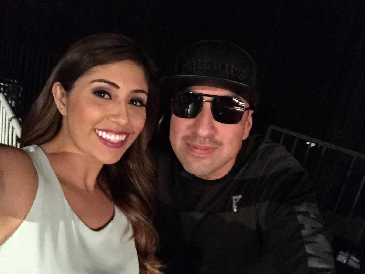 JessRosales1's tweet photo. This is our best photo ever! We LIVE on FS1 @Tattootheone http://t.co/zOq5DX7Knd