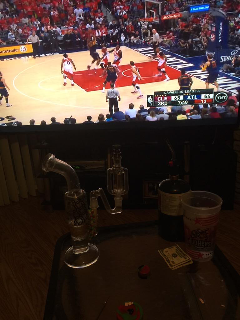 blazingDabz's tweet photo. Wax tabs and hoops @Drug_porn http://t.co/hWhAYBeQQT