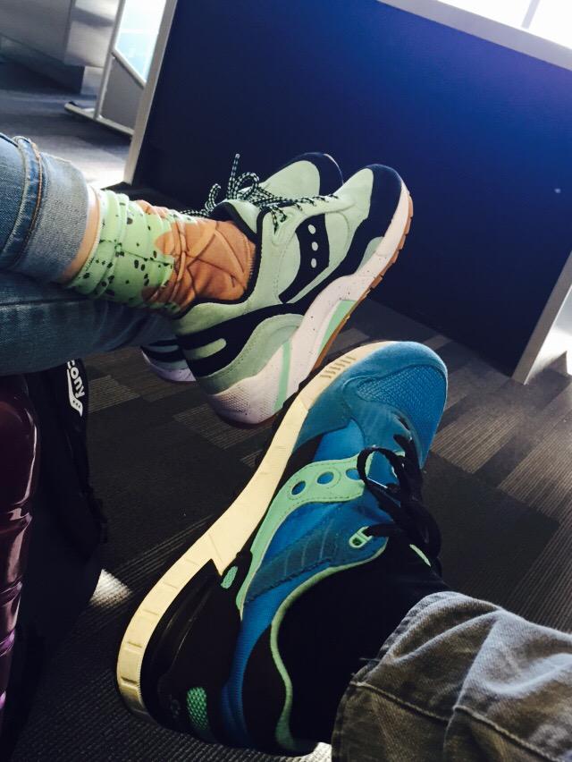 CesarDeerfoot's tweet photo. Long wait Philadelphia airport! 😒 @SauconyOrigs_ES http://t.co/BV8tNN9vM0