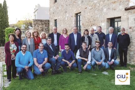 Gironanoticies's tweet photo. Fem poble amb 'Joan Giraut' i el seu equip a #PlatjadAro! #Municipals2015 #24M  #CostaBrava @CostaBravaGi http://t.co/Q2Vk9guGsS