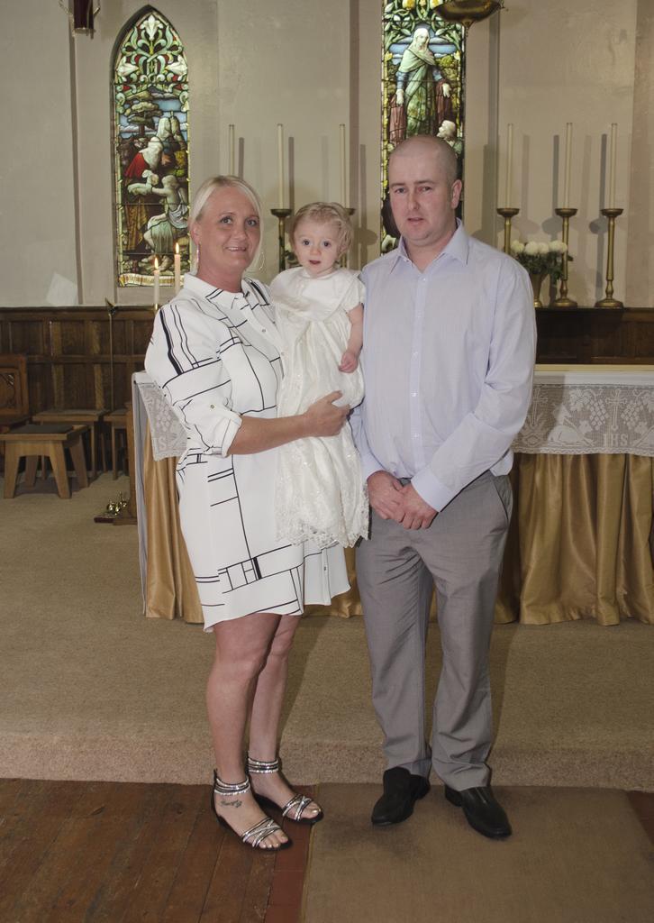 Rossannaw19's tweet photo. Proud nanny and grandad 😍 http://t.co/fkwf6PtVP0