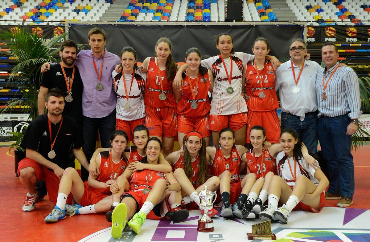 isabelleboix's tweet photo. FOTOS RT"@MataZona30 FINAL #CEJF2015 @cbislascanarias vs @basketrivas https://t.co/0MKMTUUzgv" http://t.co/c2c8w8P9Kv