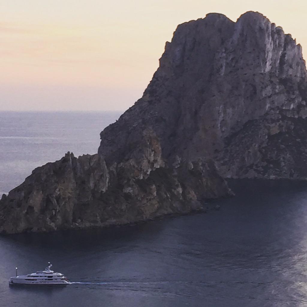 Lost_in_ibiza's tweet photo. Es Vedra great energy, best Sunsets Party capital #Ibiza2015 #OpeningParties #LostInIbiza #LoveThisIsland http://t.co/MqA8piWEgk