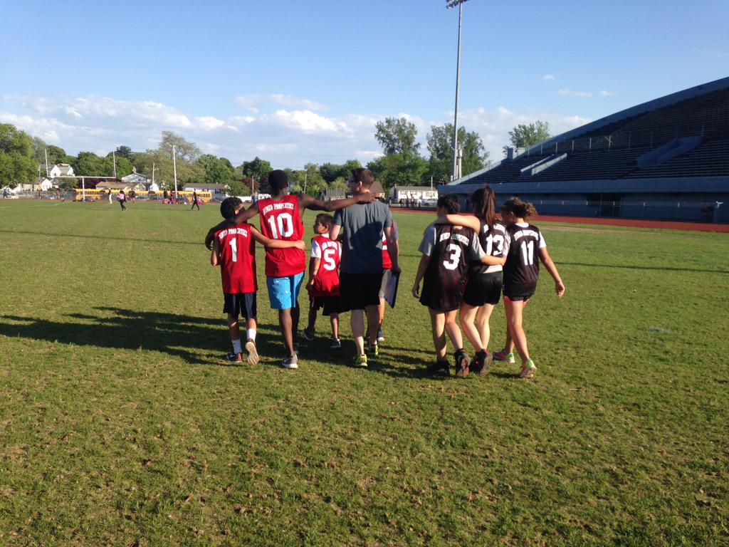 miss_lundgren5's tweet photo. @WestBroadwayMS @BillBlackRI @Aldrich_WBMS @K2run track team #teamwork #wbmsfamily #wbmschat http://t.co/rUvQpNSfa7