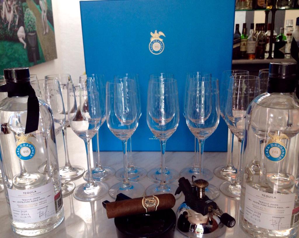 AmarisLounge's tweet photo. Hoy, Tequila @casadragones con maridaje Puro AVO Heritage Short Robusto en #AmarisLounge. http://t.co/VtUQsVk7Gl