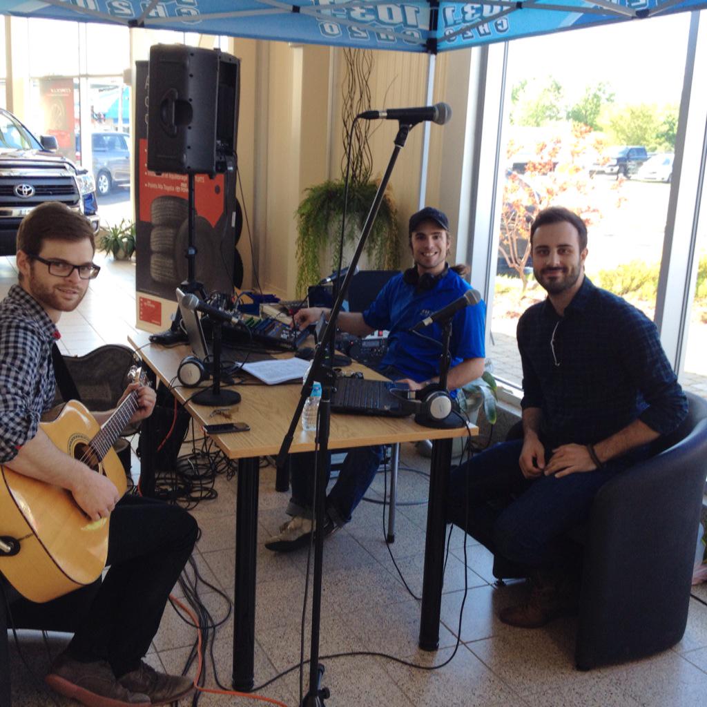 En visite à Joliette aujourd'hui pour une entrevue et perfo acoustique sur les ondes de <a href="/1031_FM/">103,1 FM</a> 😊