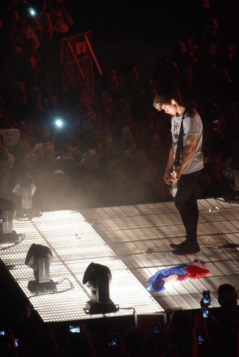 xxAnne__'s tweet photo. @Calum5SOS CALUM, I made these in Amsterdam! Loved the show, hope you guys will come back soon! <3 http://t.co/Wxj7j1h1tZ