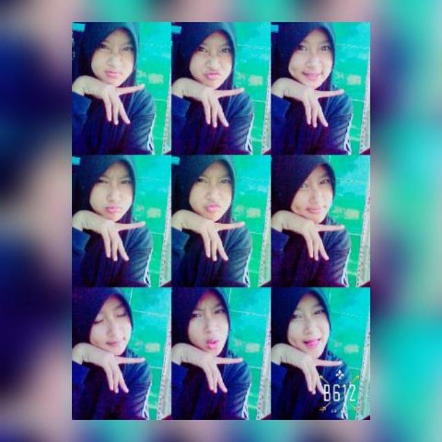 Tetap tersenyum walau sedang terluka.   :)

#hoggeeh"