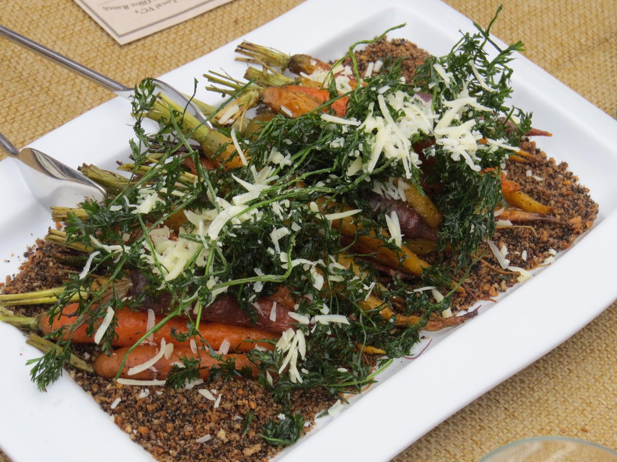 805foodie's tweet photo. 1stCRS #TotallyLocalVC / @Scratchventura : rsted carrots, fried carrot tops, cheese on 'dirt' of rye, sourdough,olive http://t.co/TqpULUFakw