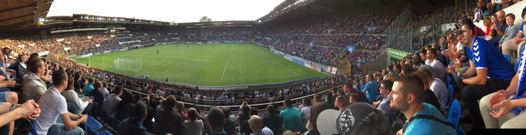 Fehlmyy's tweet photo. Plus de 26.000 personnes dans ce stade, ça faisait longtemps que ce n'était plus arrivé.. #LT #RCSAUSC #RCSA 🔵⚪️❤️ http://t.co/geN8UfAV6M